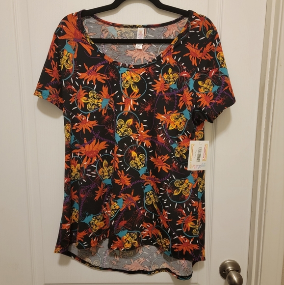 NWT Lularoe Classic T - Picture 1 of 2
